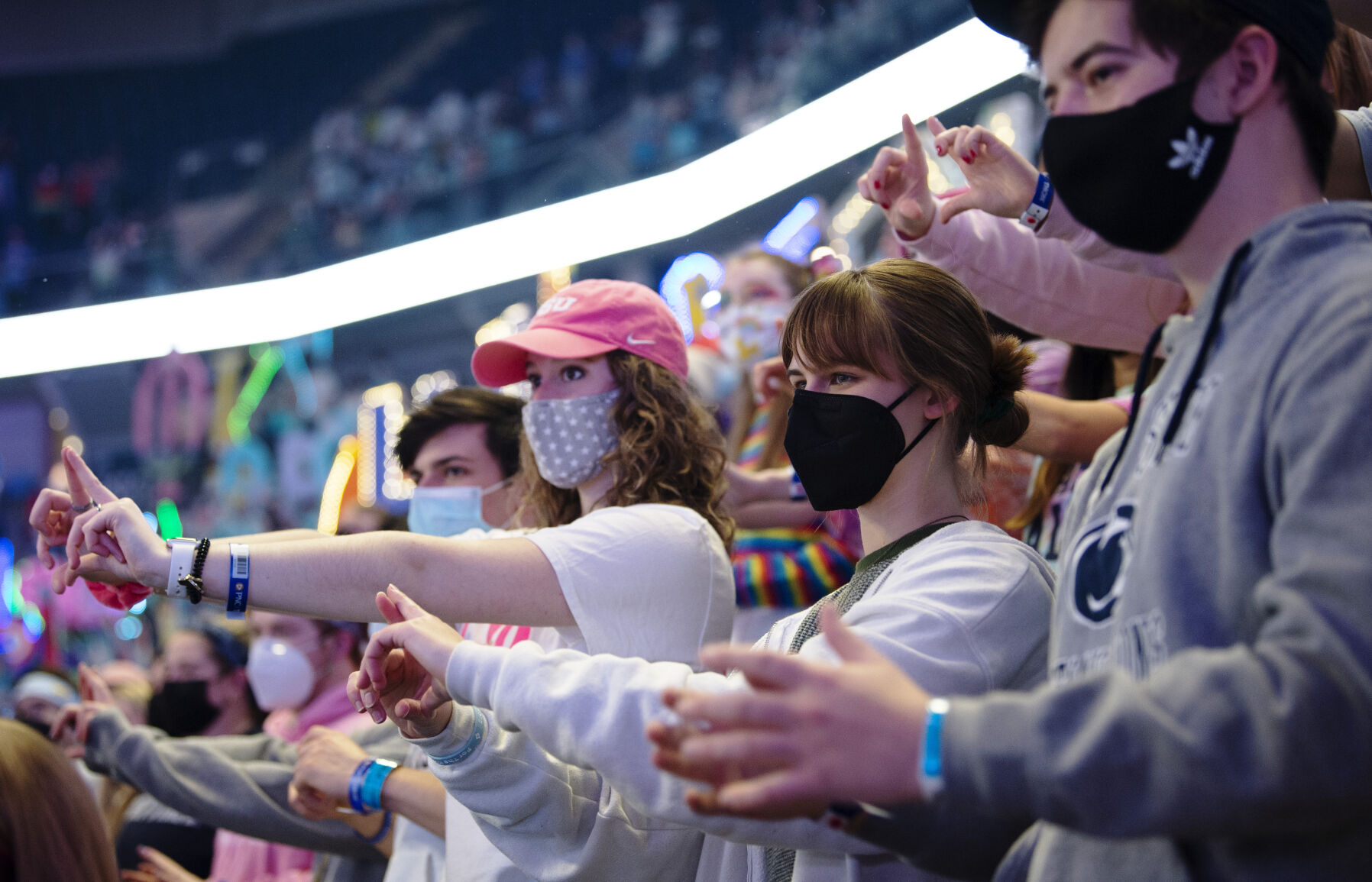 THON 2022, first line dance, stands